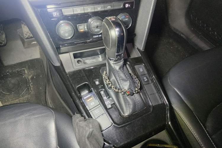 Used Volkswagen Lamando 2018 280TSI DSG Comfort Edition Gear Lever