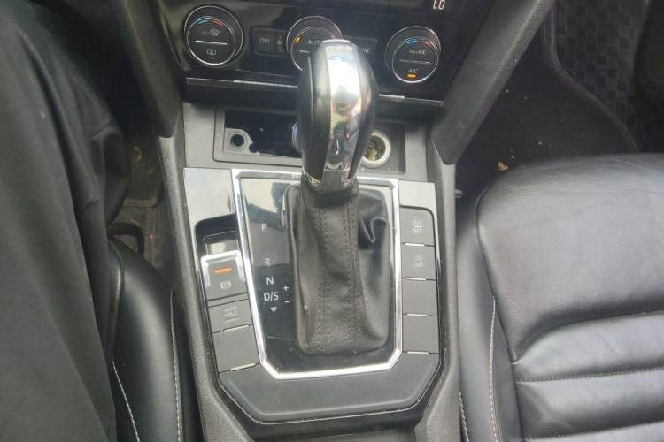 Used Volkswagen Lamando 2018 280TSI DSG Comfort Edition Gear Lever