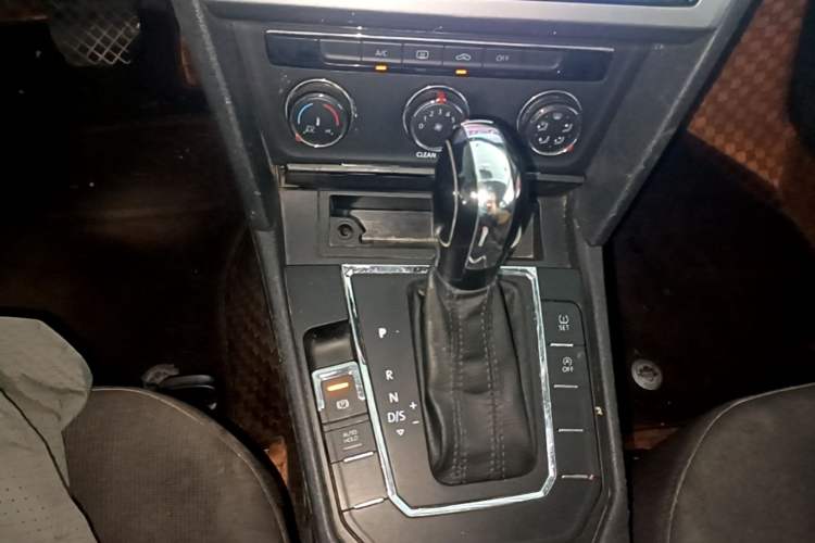 Used Volkswagen Lamando 2018 230TSI DSG Fashion Edition Gear Lever