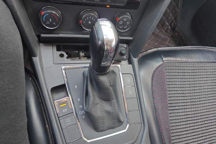 Used Volkswagen Lamando 2018 230TSI DSG Fashion Edition Gear Lever