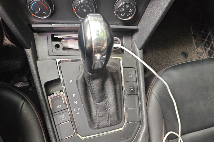 Used Volkswagen Lamando 2018 230TSI DSG Fashion Edition Gear Lever