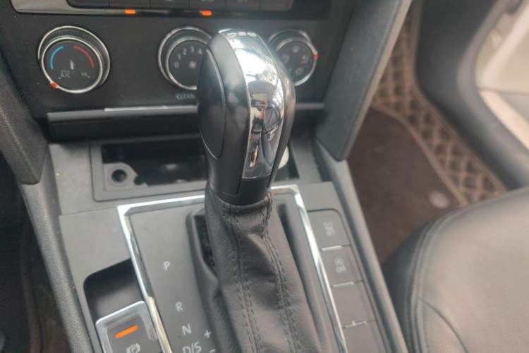 Used Volkswagen Lamando 2018 230TSI DSG Fashion Edition Gear Lever