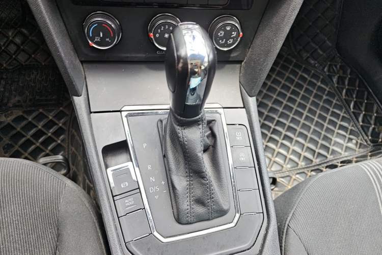Used Volkswagen Lamando 2018 230TSI DSG Fashion Edition Gear Lever
