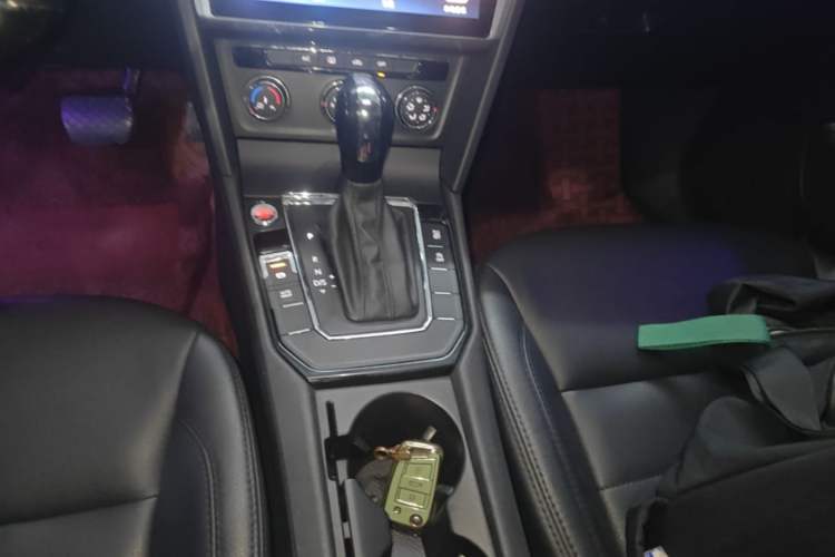 Used Volkswagen Lamando 2018 230TSI DSG Fashion Edition Gear Lever