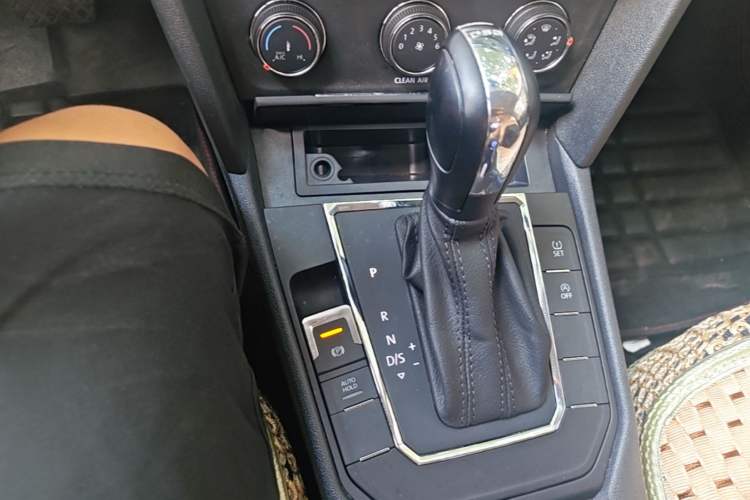 Used Volkswagen Lamando 2018 230TSI DSG Fashion Edition Gear Lever