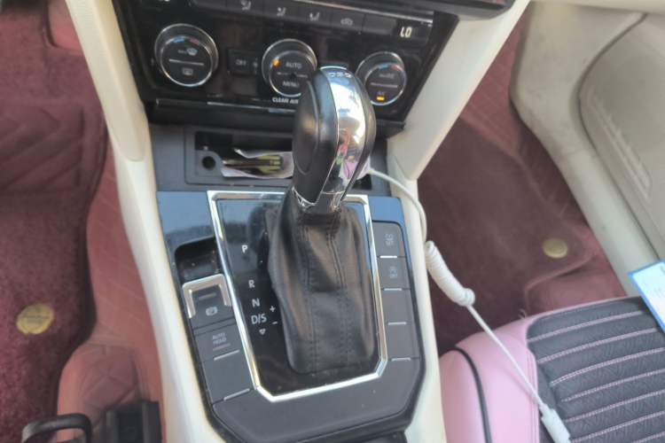 Used Volkswagen Lamando 2018 280TSI DSG Comfort Edition Gear Lever