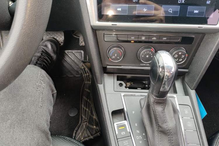 Used Volkswagen Lamando 2018 230TSI DSG Fashion Edition Gear Lever