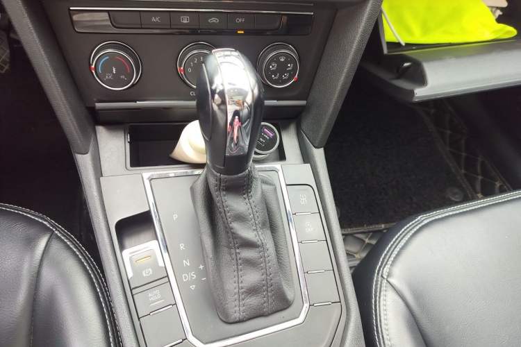 Used Volkswagen Lamando 2018 230TSI DSG Fashion Edition Gear Lever