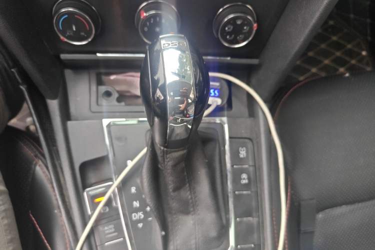 Used Volkswagen Lamando 2018 230TSI DSG Fashion Edition Gear Lever