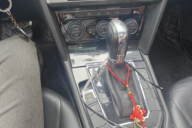 Used Volkswagen Lamando 2018 280TSI DSG Comfort Edition Gear Lever