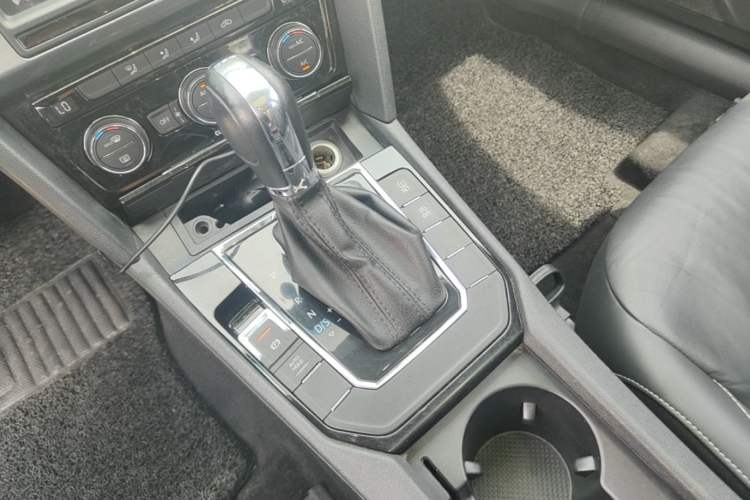 Used Volkswagen Lamando 2018 280TSI DSG Comfort Edition Gear Lever