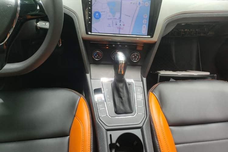 Used Volkswagen Lamando 2018 230TSI DSG Fashion Edition Gear Lever