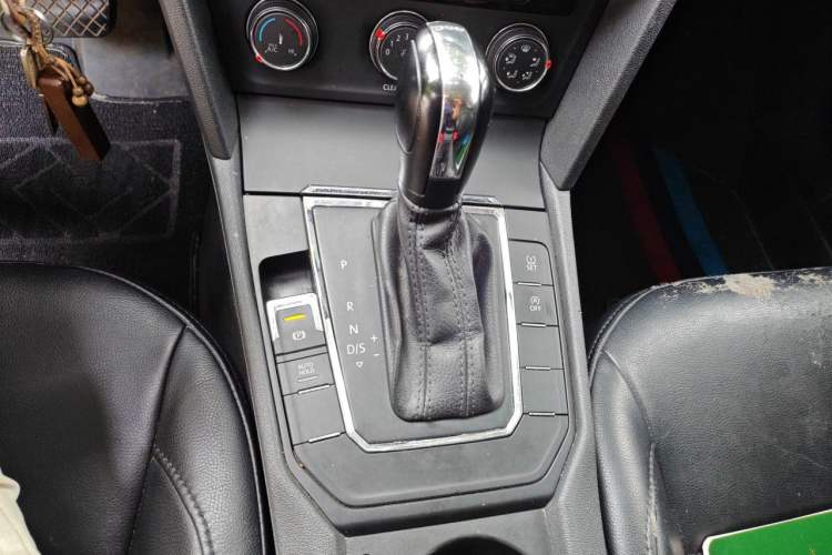 Used Volkswagen Lamando 2018 230TSI DSG Fashion Edition Gear Lever