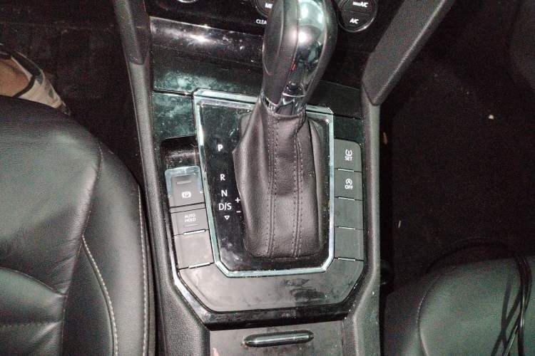 Used Volkswagen Lamando 2018 280TSI DSG Comfort Edition Gear Lever