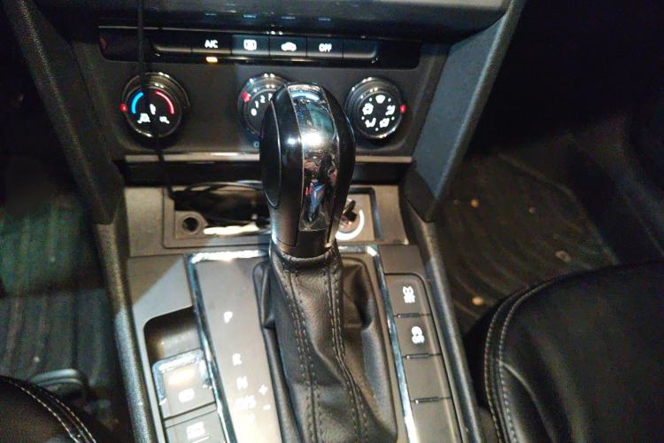 Used Volkswagen Lamando 2018 230TSI DSG Fashion Edition Gear Lever