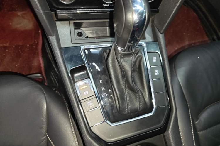 Used Volkswagen Lamando 2018 280TSI DSG Comfort Edition Gear Lever