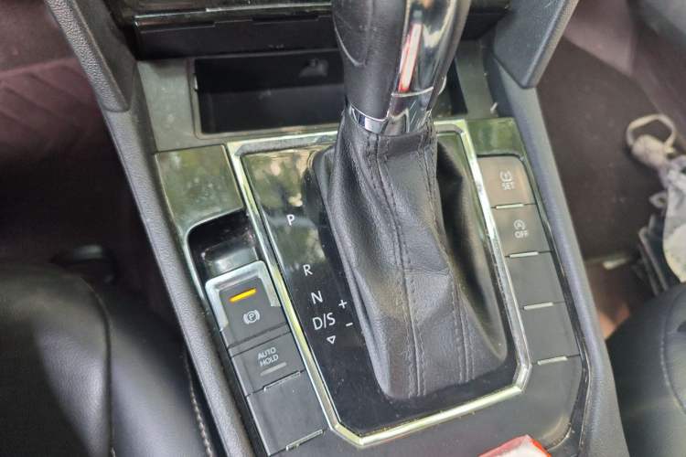 Used Volkswagen Lamando 2018 280TSI DSG Comfort Edition Gear Lever
