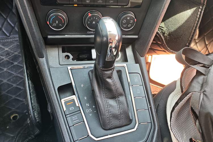Used Volkswagen Lamando 2018 230TSI DSG Fashion Edition Gear Lever