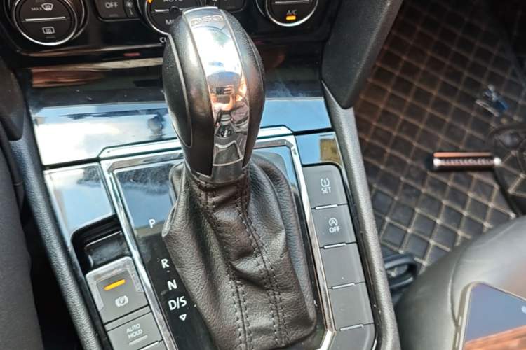 Used Volkswagen Lamando 2018 280TSI DSG Comfort Edition Gear Lever