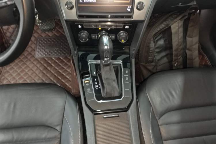 Used Volkswagen Lamando 2018 280TSI DSG Comfort Edition Gear Lever