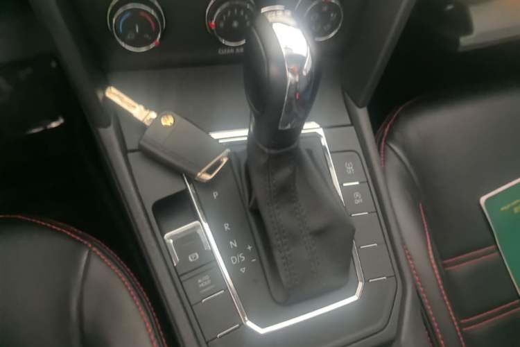 Used Volkswagen Lamando 2018 230TSI DSG Fashion Edition Gear Lever