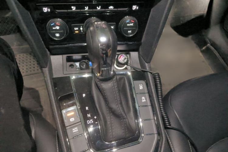 Used Volkswagen Lamando 2018 280TSI DSG Comfort Edition Gear Lever