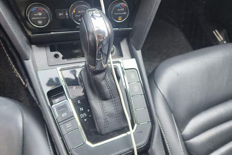 Used Volkswagen Lamando 2018 280TSI DSG Comfort Edition Gear Lever