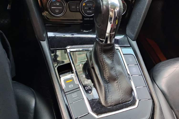 Used Volkswagen Lamando 2018 280TSI DSG Comfort Edition Gear Lever