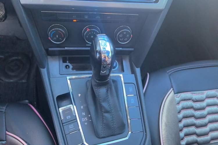 Used Volkswagen Lamando 2018 230TSI DSG Fashion Edition Gear Lever