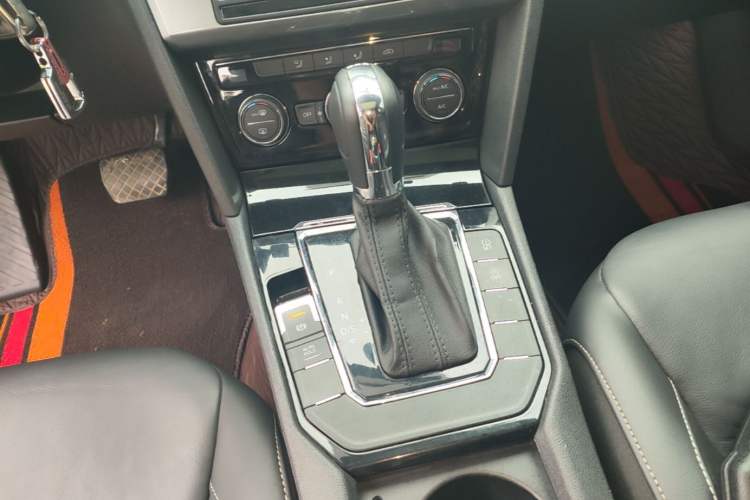 Used Volkswagen Lamando 2018 280TSI DSG Comfort Edition Gear Lever