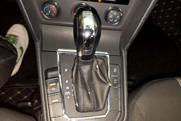 Used Volkswagen Lamando 2018 230TSI DSG Fashion Edition Gear Lever