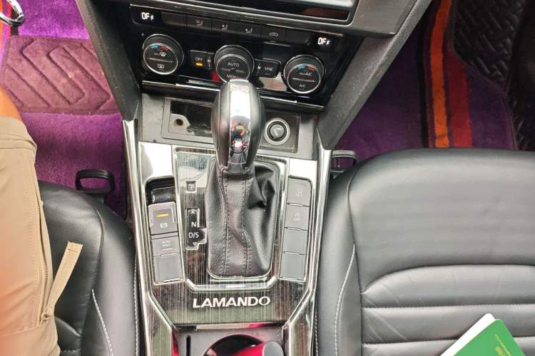 Used Volkswagen Lamando 2018 280TSI DSG Comfort Edition Gear Lever