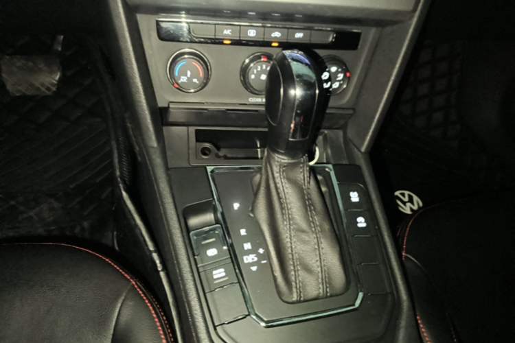 Used Volkswagen Lamando 2018 230TSI DSG Fashion Edition Gear Lever