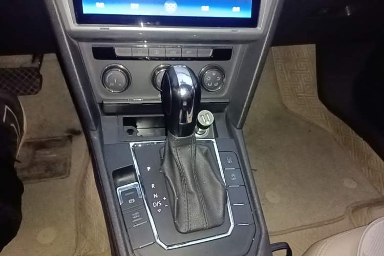 Used Volkswagen Lamando 2018 230TSI DSG Fashion Edition Gear Lever