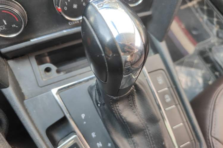 Used Volkswagen Lamando 2018 230TSI DSG Fashion Edition Gear Lever