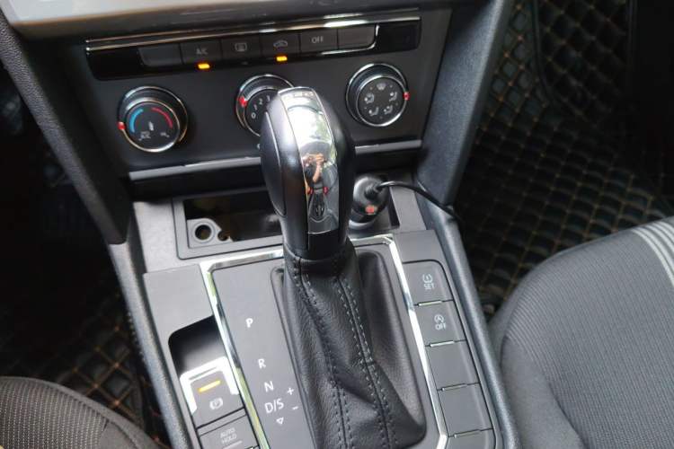 Used Volkswagen Lamando 2018 230TSI DSG Fashion Edition Gear Lever