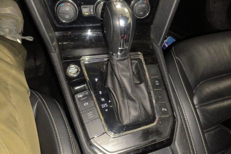 Used Volkswagen Lamando 2018 280TSI DSG Luxury Edition Gear Lever