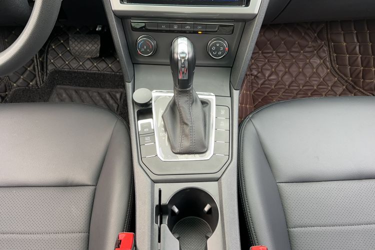 Used Volkswagen Lamando 2018 230TSI DSG Fashion Edition Gear Lever