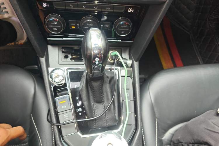 Used Volkswagen Lamando 2018 280TSI DSG Comfort Edition Gear Lever