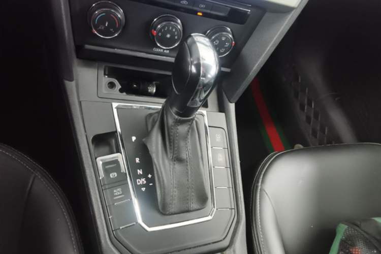 Used Volkswagen Lamando 2018 230TSI DSG Fashion Edition Gear Lever