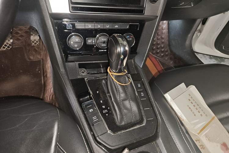Used Volkswagen Lamando 2018 280TSI DSG Comfort Edition Gear Lever