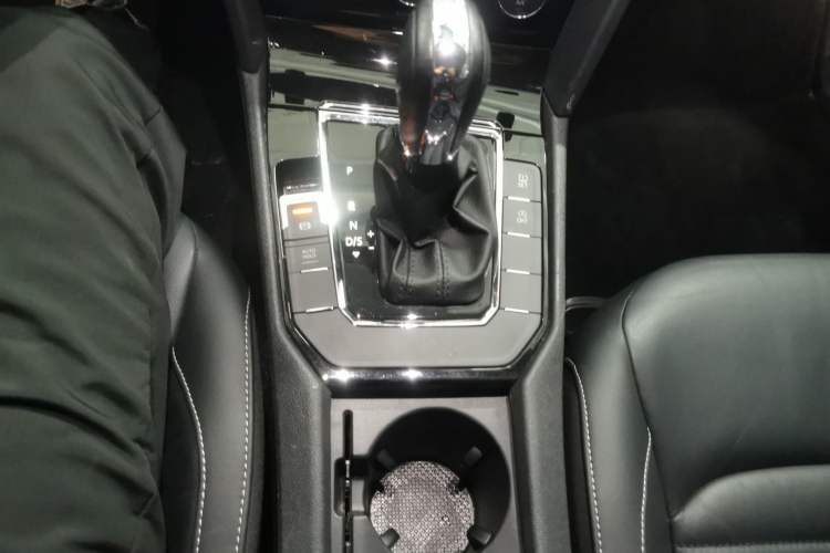 Used Volkswagen Lamando 2018 280TSI DSG Comfort Edition Gear Lever