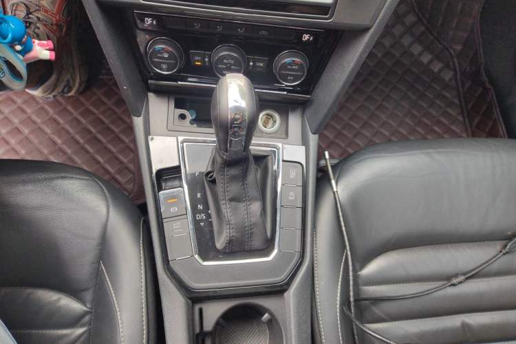 Used Volkswagen Lamando 2018 280TSI DSG Comfort Edition Gear Lever