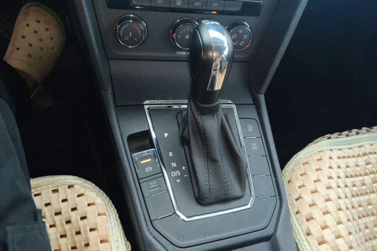 Used Volkswagen Lamando 2018 230TSI DSG Fashion Edition Gear Lever