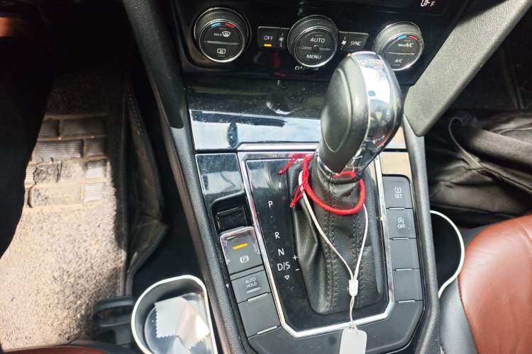 Used Volkswagen Lamando 2018 280TSI DSG Comfort Edition Gear Lever