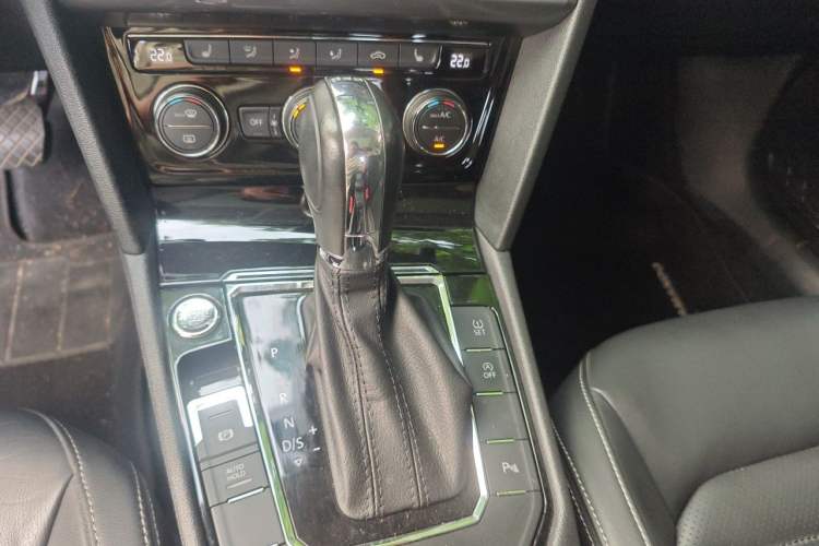 Used Volkswagen Lamando 2018 280TSI DSG Luxury Edition Gear Lever