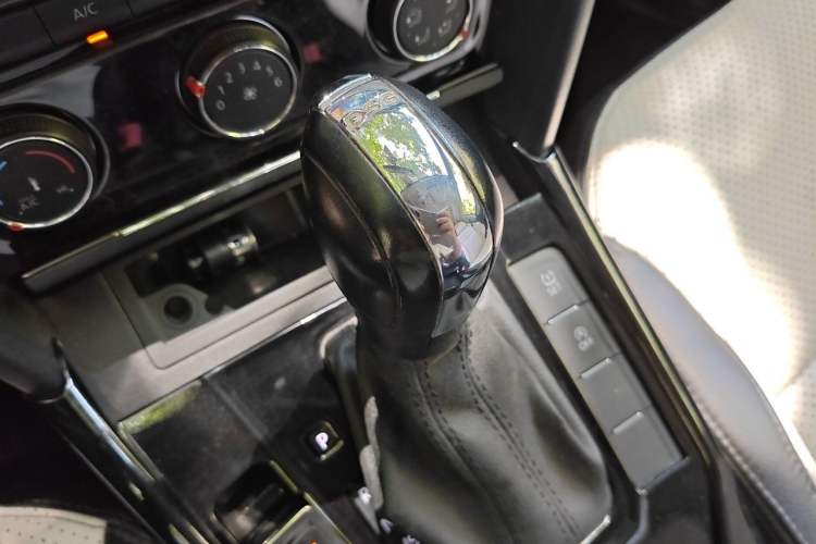 Used Volkswagen Lamando 2018 230TSI DSG Fashion Edition Gear Lever