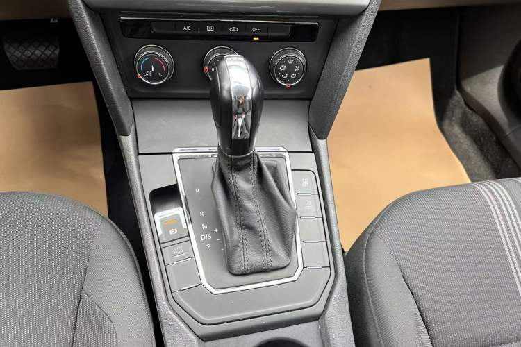 Used Volkswagen Lamando 2018 230TSI DSG Fashion Edition Gear Lever