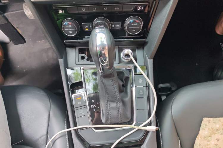 Used Volkswagen Lamando 2018 280TSI DSG Comfort Edition Gear Lever
