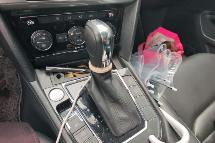 Used Volkswagen Lamando 2018 280TSI DSG Comfort Edition Gear Lever